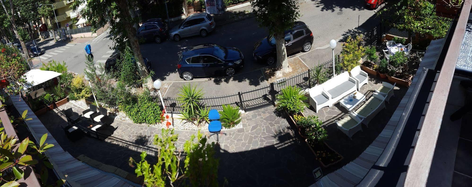 Hotel Villa Lorena Rimini Exterior photo