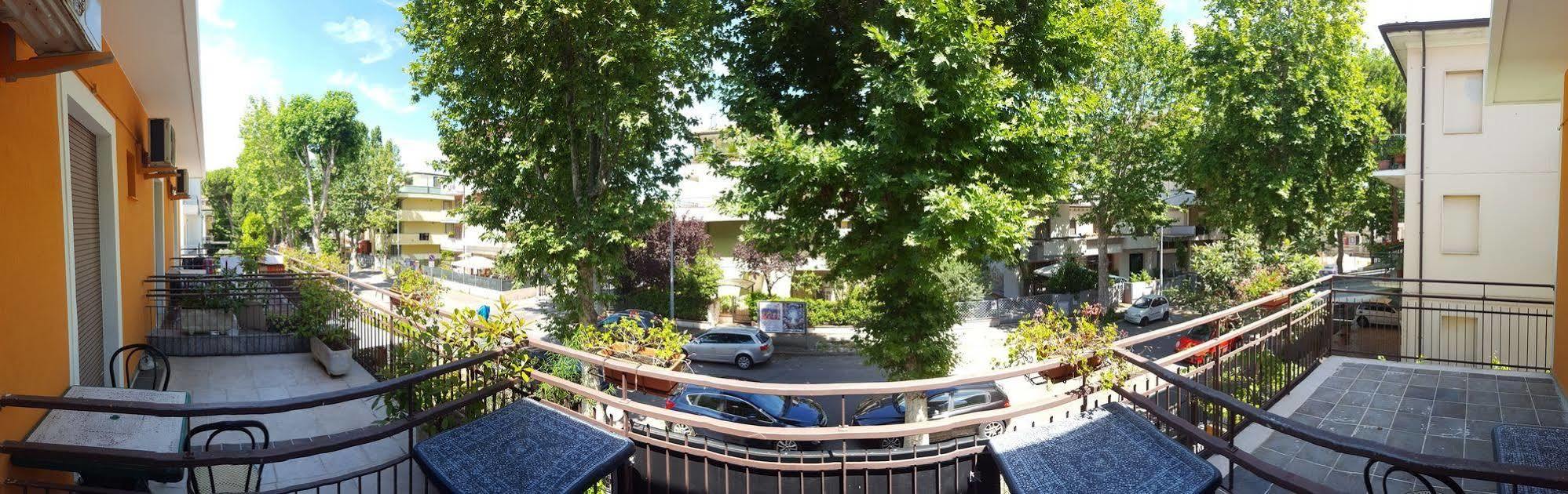 Hotel Villa Lorena Rimini Exterior photo