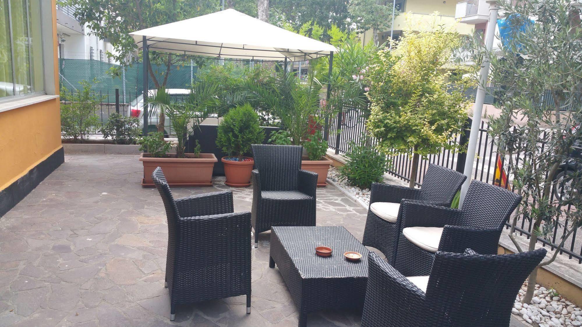 Hotel Villa Lorena Rimini Exterior photo